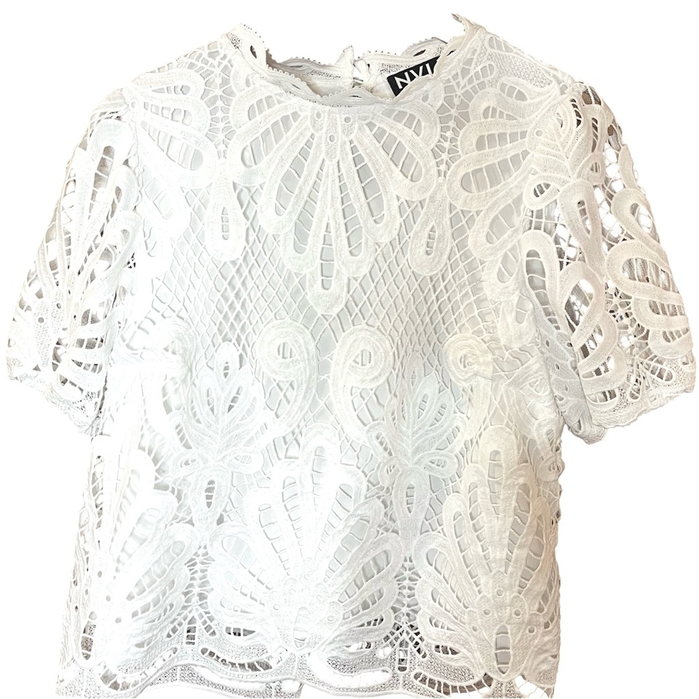 NVLT White Lace Short Sleeve Top Size Large, Scalloped Neckline